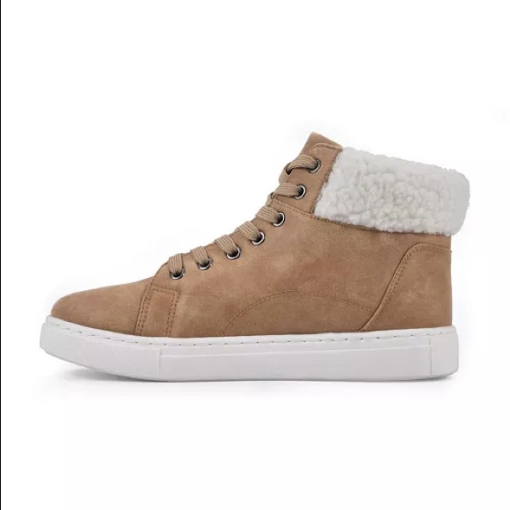 Cliffs by White Mountain Bronnie Lace Up Boot - Picture 3 of 5